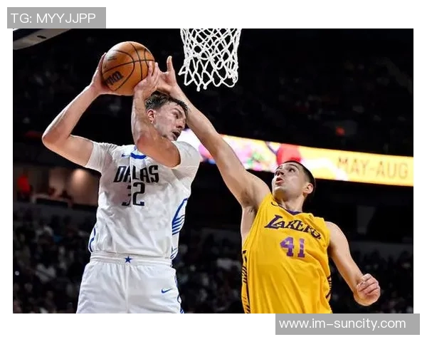 弗拉格坦言首发球员需提升表现以改善开局状态